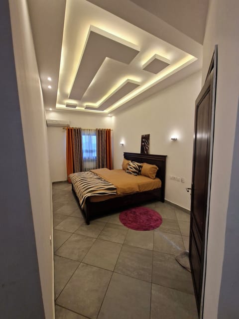 Deluxe Penthouse, 3 Bedrooms, Kitchen, City View | Desk, laptop workspace, iron/ironing board, free WiFi