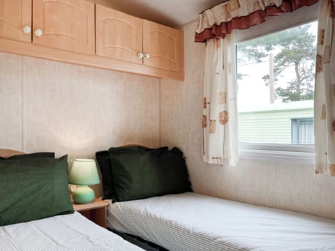 Twin bedroom | Oakmere - Forest View, Oakmere, Near Northwich