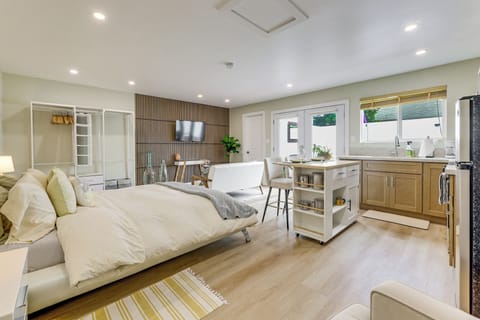 Los Angeles Vacation Rental | Studio | 1BA | 367 Sq Ft