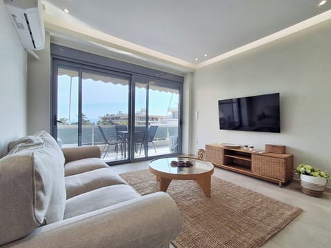 Apartment, Balcony, Sea View | Living area