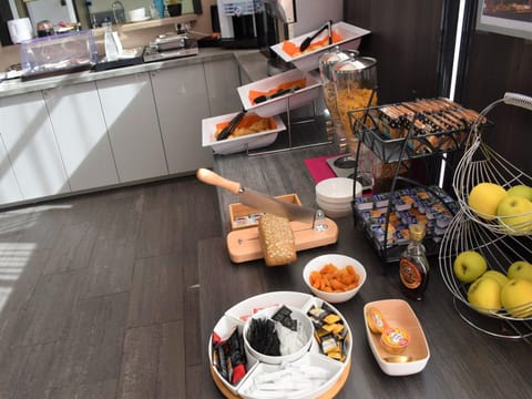 Apartment | Dining