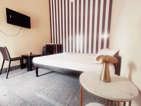 Deluxe Room | Desk, WiFi (free)
