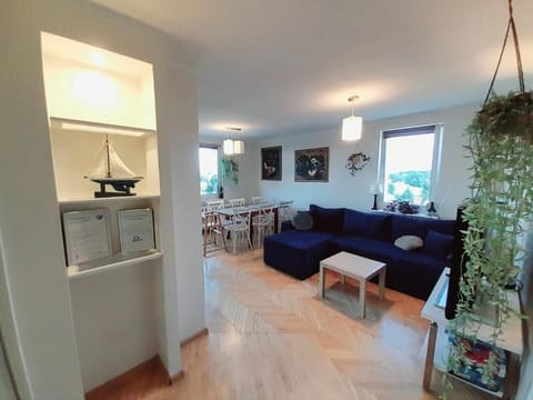 Apartment, Balcony, City View | Living area