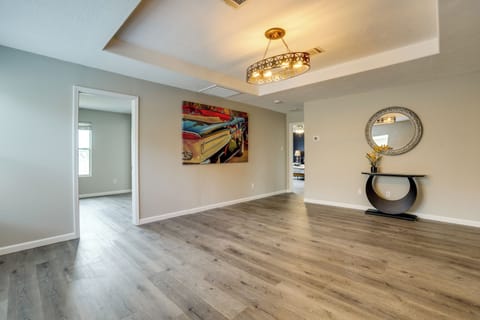 House (6 Bedrooms) | Interior
