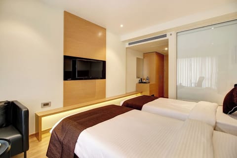 Hypo-allergenic bedding available, in-room safe, desk, laptop workspace