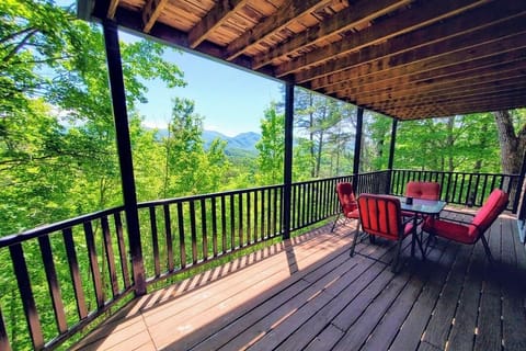 Chalet, 2 Bedrooms | Outdoor dining