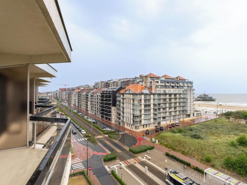 Daytime, Building, Apartment, Urban Area, City, Residential Area, Metropolitan Area, Neighbourhood, Condominium