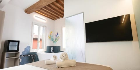 Luxury Double Room, Garden View | Minibar (free items), soundproofing, WiFi (free)
