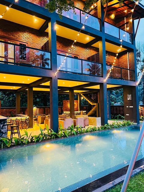 5 outdoor pools