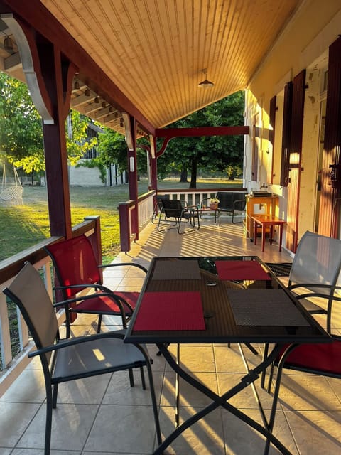 Outdoor dining
