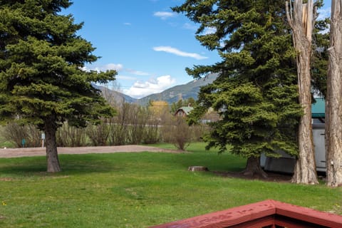Glacier Ridge Retreat with views into Glacier National Park!