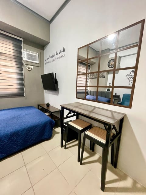Comfort Studio, Air conditioning, City View | In-room dining