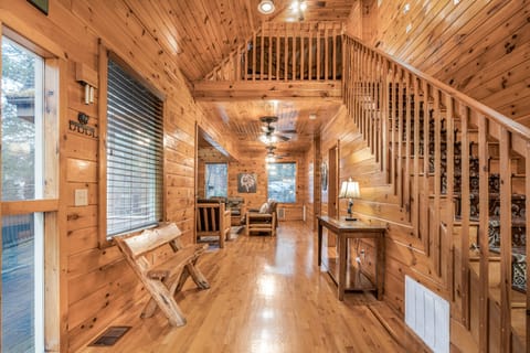 Cabin, 4 Bedrooms | Interior