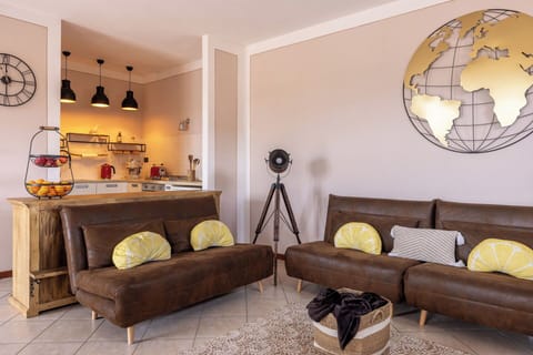 Autumn, Kitchen, Living Room, Spring, Summer