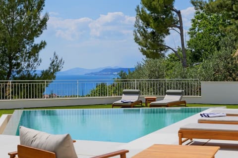 Seaview Villa C - Sophisticated 4 en-suite bedroom Retreat in Podstrana
