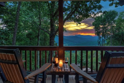Almost Like Home - Upper Level King Private Balcony