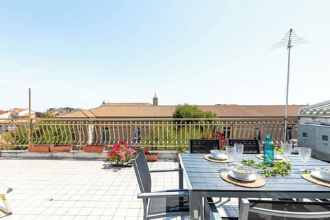 Balcony / Terrace / Patio