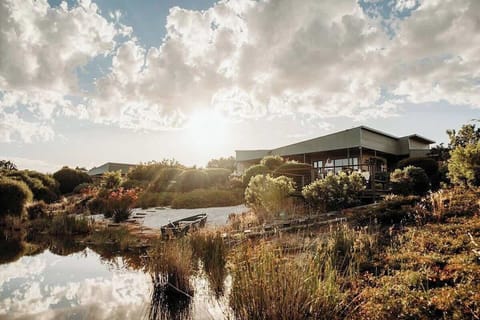 With its charming chalet-inspired design and idyllic lakeside setting, the home blends seamlessly into the surrounding landscape, offering a peaceful retreat immersed in nature.