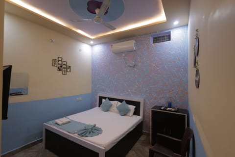 Double Room | WiFi (free), bed sheets