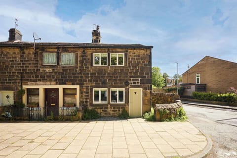 Lower Cross Lee Cottage, Todmorden - Host & Stay