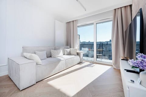 Bright 1-Bedroom Apartment with Parking Access and Balcony | Book Now with RENTUJEMY.COM