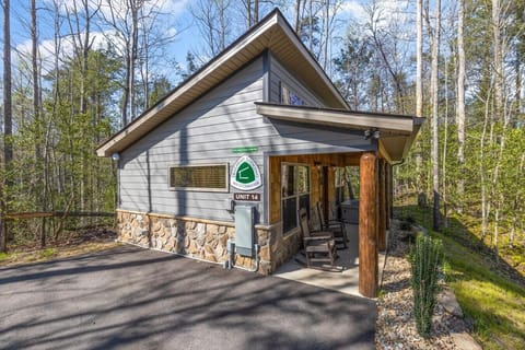 Trailhead Lodging Cabin 14