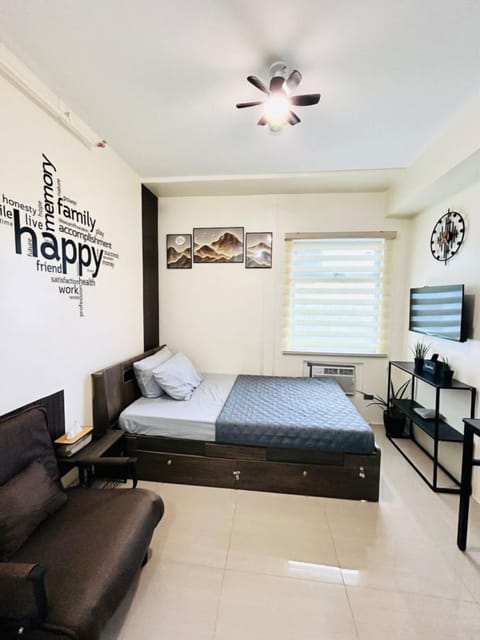 Living/Sleeping Area