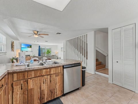 House, Multiple Beds (Beach Blast Retreat) | Interior