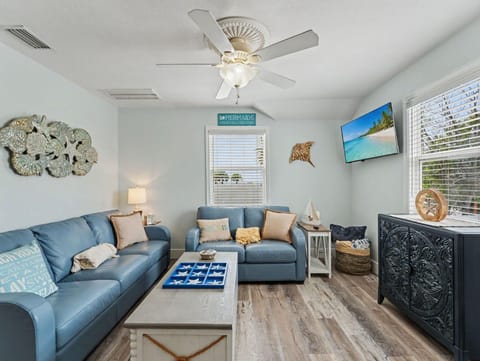 House, Multiple Beds (Sunset Paradise) | Living area