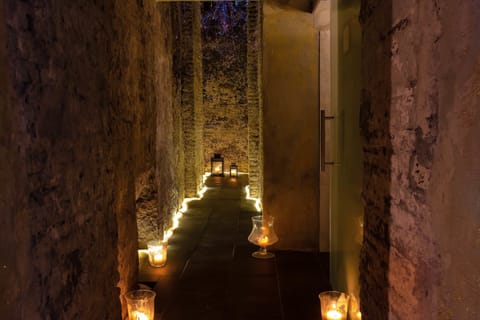 Hot tub, steam room, Turkish bath, body treatments, hydrotherapy