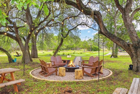 Best seat in the house is outside. Gather around the fire pit under the oak trees — s'mores, stories, and stargazing all night long. 