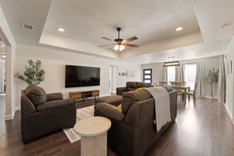 Spacious living room in Arlington vacation home near AT&T Stadium, Globe Life Field, and Six Flags.
