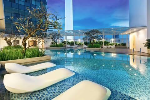Outdoor pool, sun loungers