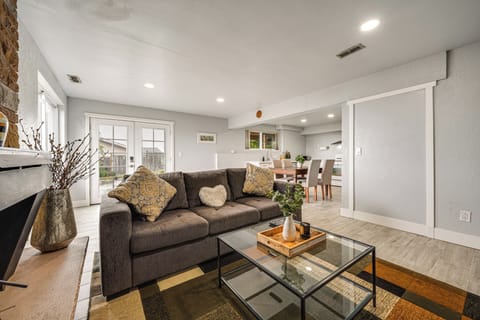 Apartment (3 Bedrooms) | Front of property