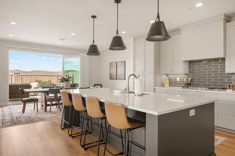 Townhome, 5 Bedrooms | Private kitchen | Fridge, oven, coffee/tea maker, toaster