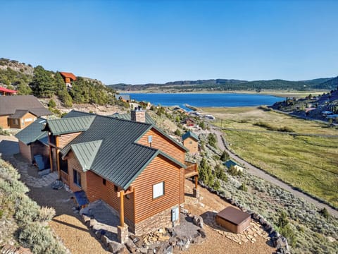 A charming lakeside retreat nestled in scenic mountain terrain, offering peaceful surroundings and stunning natural beauty in the surrounding area.