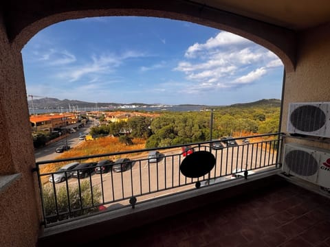 Comfort Apartment, 1 Double Bed with Sofa bed, Bay View | Property grounds