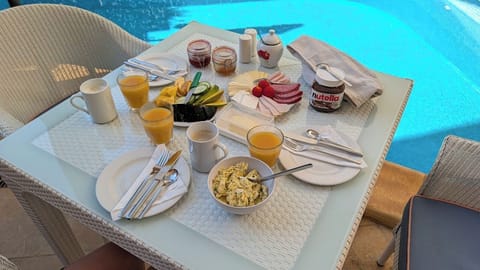 Free daily cooked-to-order breakfast