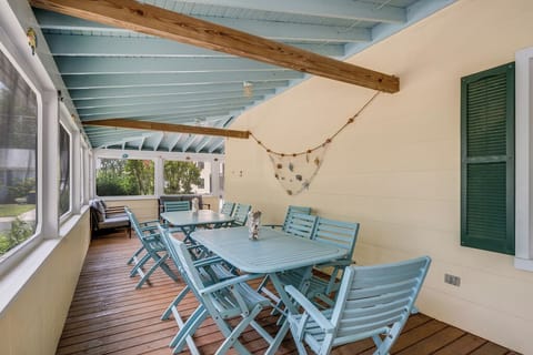 If you LOVE a good Screened Porch, The Dolphin House is for you!