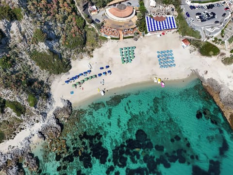 Seasonal outdoor pool, pool umbrellas, sun loungers