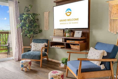 Condo, Multiple Beds, Mountain View (The Vista Condo) | Living area