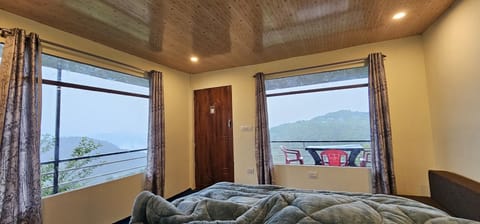 Double Room, Balcony, Mountain View | Interior