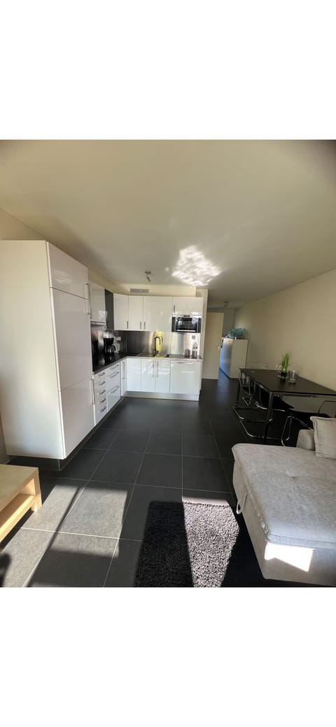 Apartment, 1 Bedroom, Patio | Living area | Books