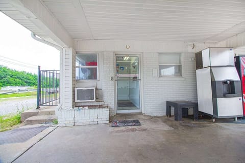 Entrance / Reception