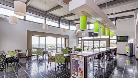 Apartment, 2 Bedrooms, Patio | Dining