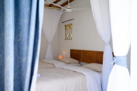 Comfort Villa, Patio, River View | Iron/ironing board, WiFi (free)