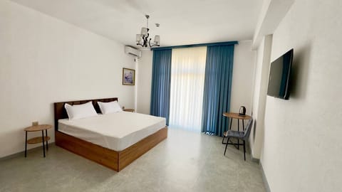 Standard Double Room, Non Smoking, Garden View | Down comforters, Select Comfort beds, desk, laptop workspace