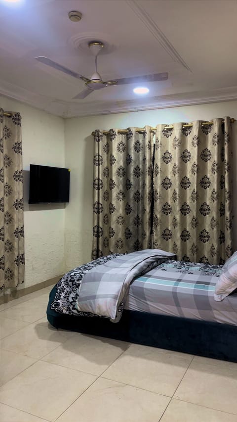 Classic Single Room | Laptop workspace, WiFi (free)