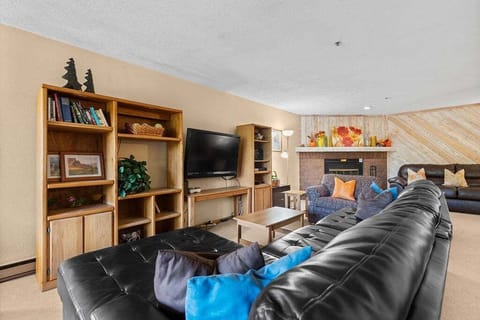 Living Area - Cimarron 203 - Breckenridge Vacation Rental