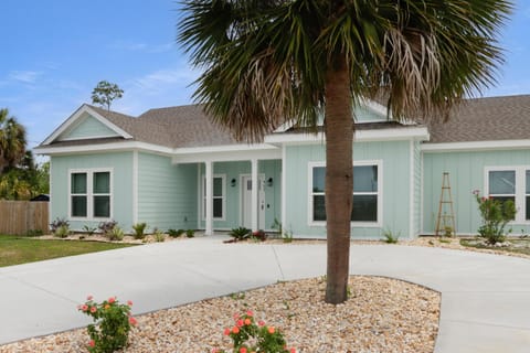 House, Multiple Beds (Pelican Point) | Exterior